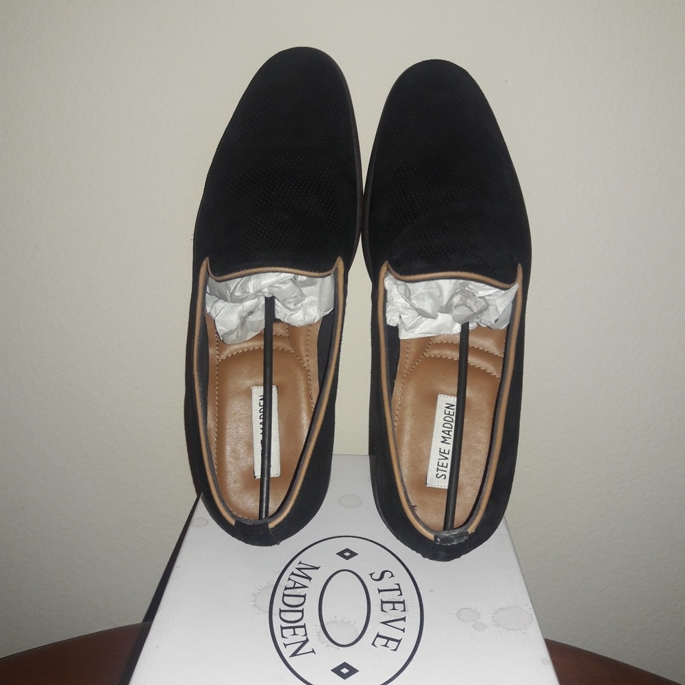 🔻Steve Madden black suede loafers